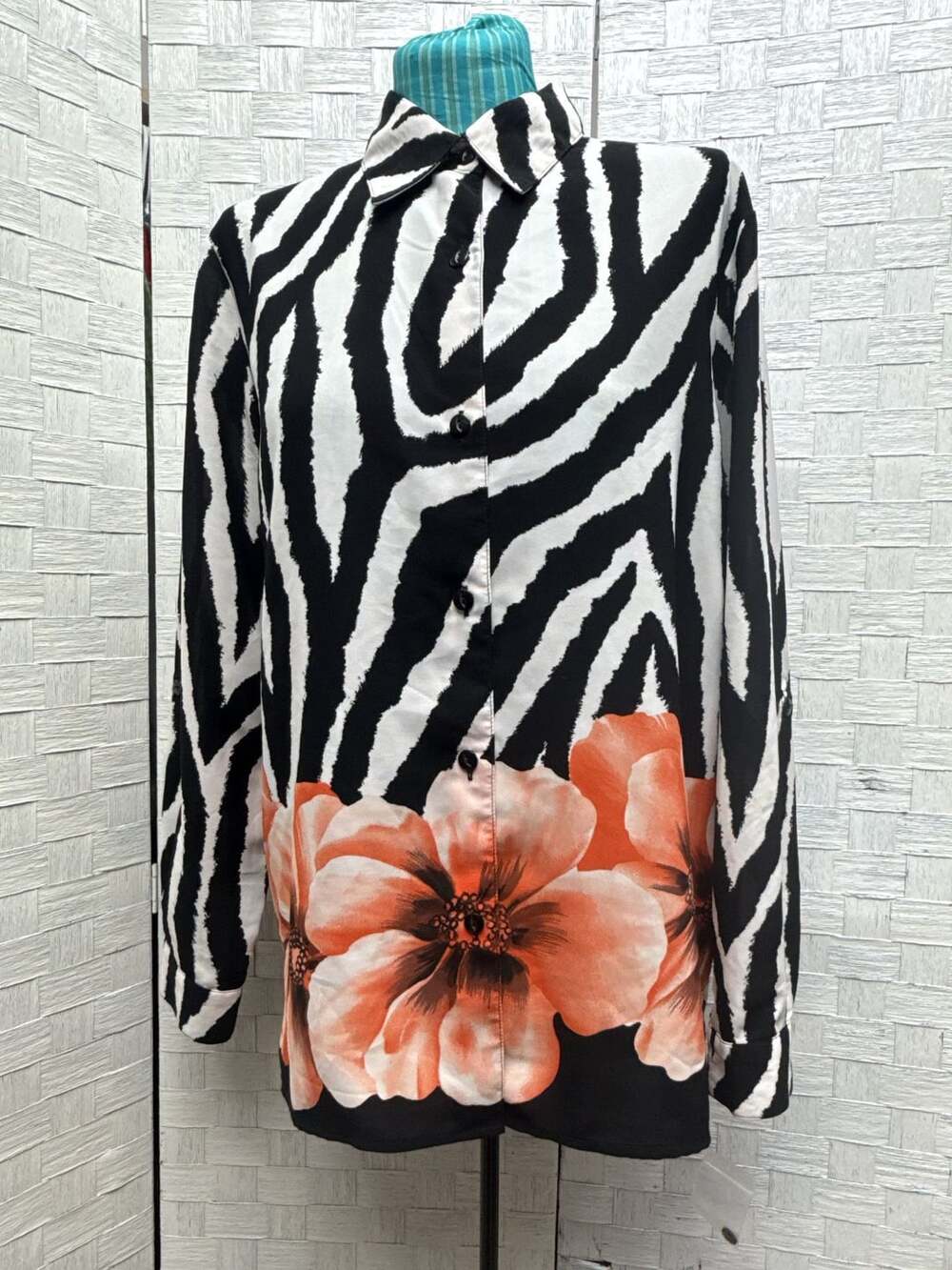 Sag Harbor Button Up Shirt Size 8 Zebra Floral Print